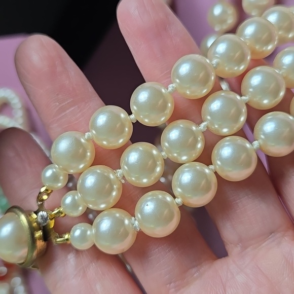 Elegant 3 Rows Fuax Pearl Necklace and Bracelet Set - Picture 9 of 17